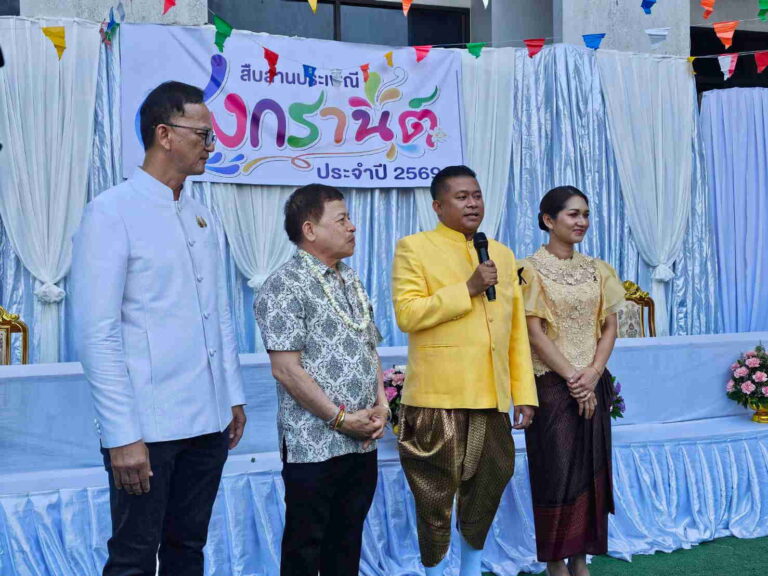 กอ.รมน.จังหวัด น.ศ. ร่วมประเพณีรดน้ำขอพรผู้ว่าราชการจังหวัดนครศรีธรรมราช ประจำปี 2569